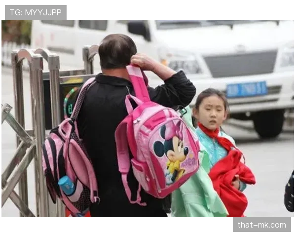 程语轩训练完直接拎爱马仕去接娃，这谁顶得住啊